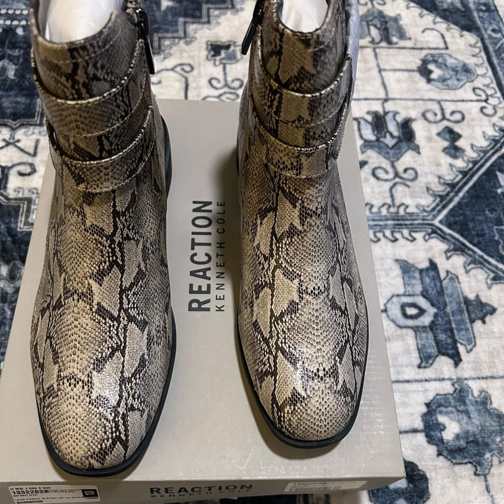 Kenneth Cole women’s boots brand new inbox size 8
